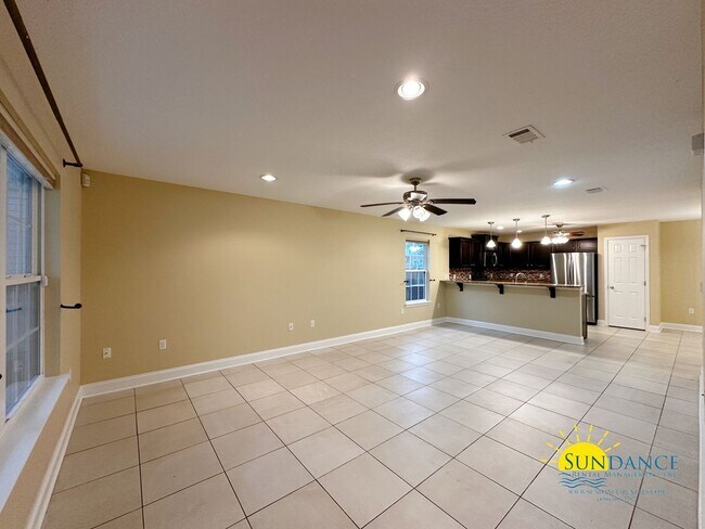 Building Photo - Spacious 5 Bedroom Home in Fort Walton Bea...