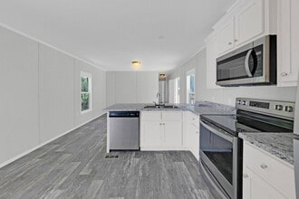 Building Photo - 1302 Green Acres Rd