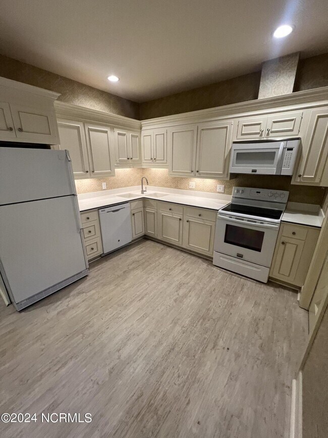 Building Photo - 4 Villagewood Cir