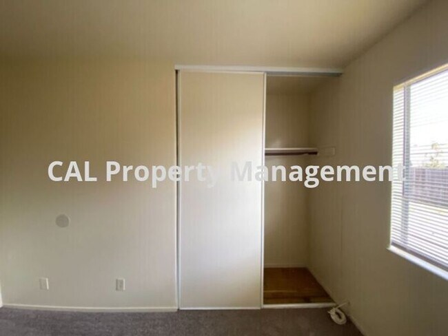 Building Photo - Charming 3-Bedroom, 2-Bathroom Home with Fireplace & Fenced Backyard