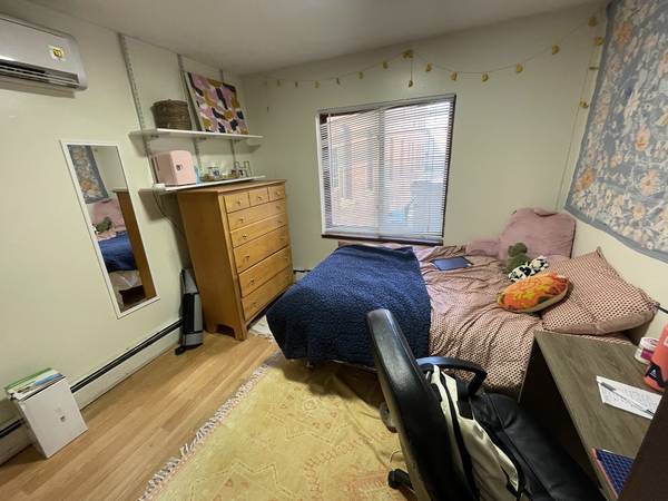 Bedroom for rent - 319 College Ave