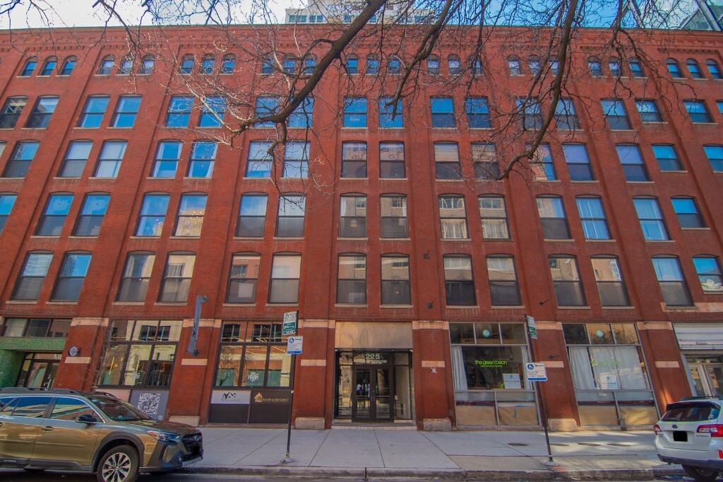 Primary Photo - Large 1bed in River North!!
