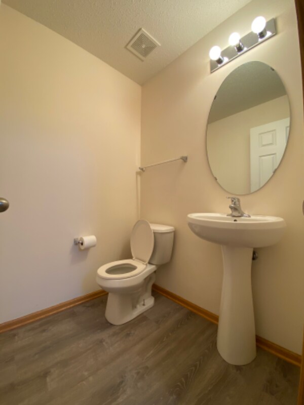 1670 Village Tr, Maplewood, MN 55109 Townhome Rentals in Maplewood MN