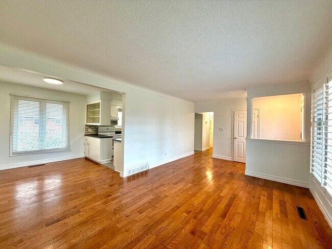 Photo du bâtiment - 90 Rochelle Dr