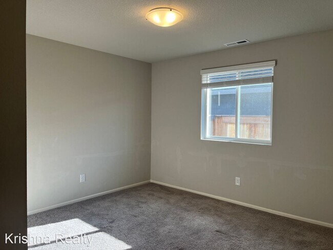 Foto del edificio - 4 br, 2 bath House - 423 Killian Spring Dr,