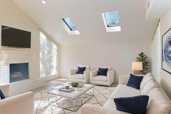 Foto del edificio - 707 Center Hill Dr