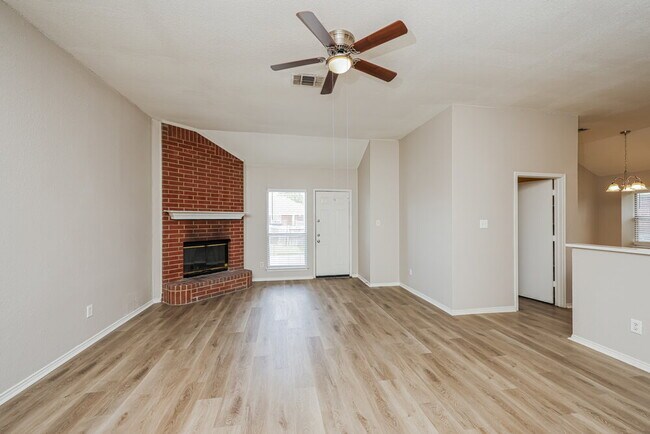 Foto del edificio - 2705 Pioneer Ln