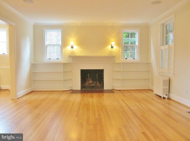 Building Photo - 5603 Chevy Chase Pkwy NW