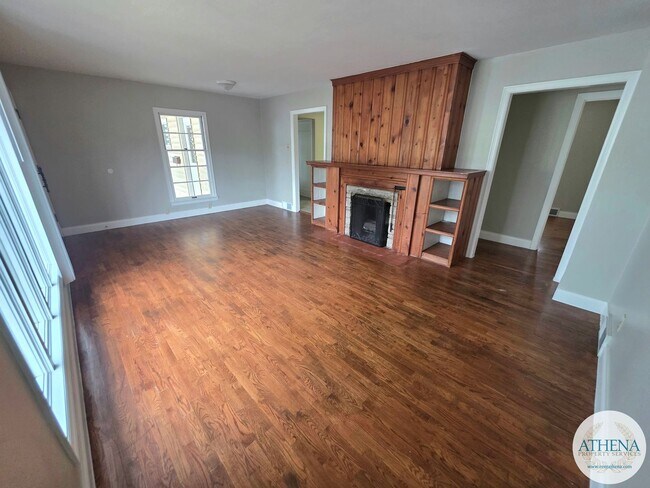 Foto del edificio - 3 Bedroom / 2 Bath House - NEAR CAPAHA PARK