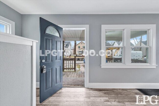 Building Photo - 927 Alvison Rd