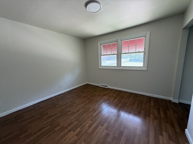 Building Photo - 207 N Central Ave
