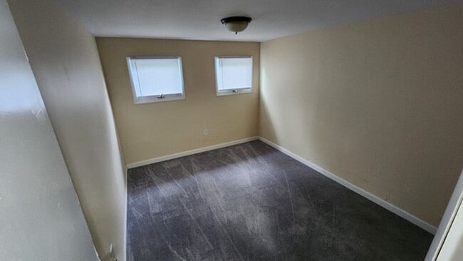 Building Photo - 3 bedroom 1 bathroom