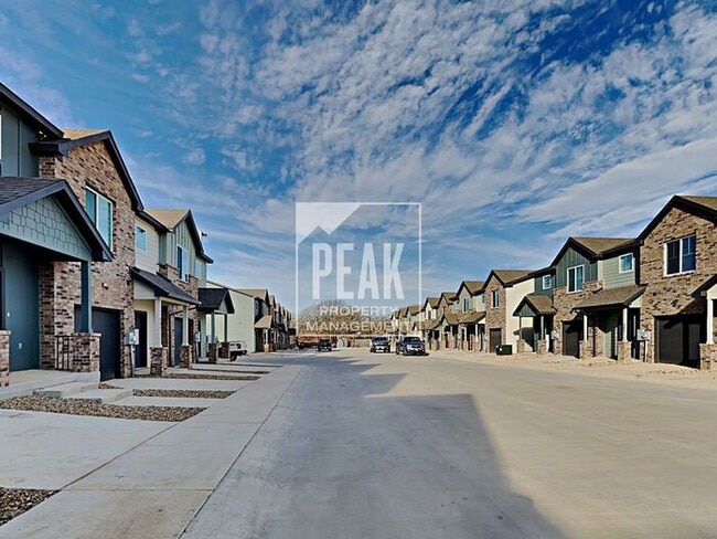 Building Photo - $1650 Beautiful 3 bed 3 bath townhome! Coming Early March!