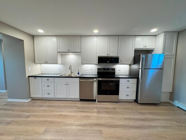 ¡Cocina completamente nueva! - 32 E Lake St