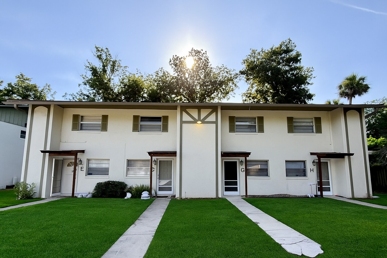 Primary Photo - Hardin Place #G