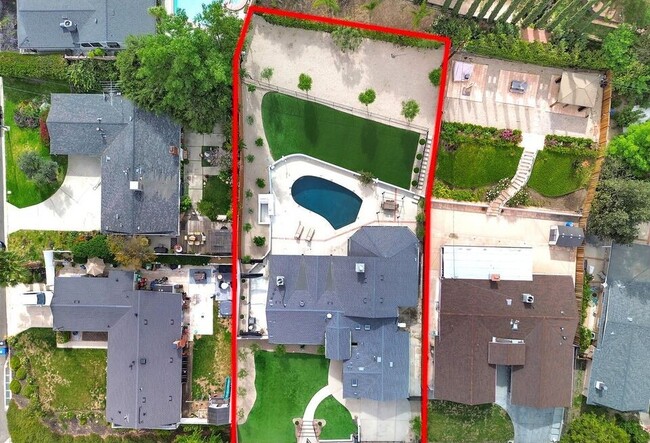 Building Photo - 5717 Oso Ave