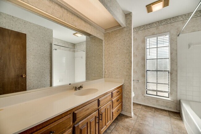 Building Photo - 2320 Garden Park Ct