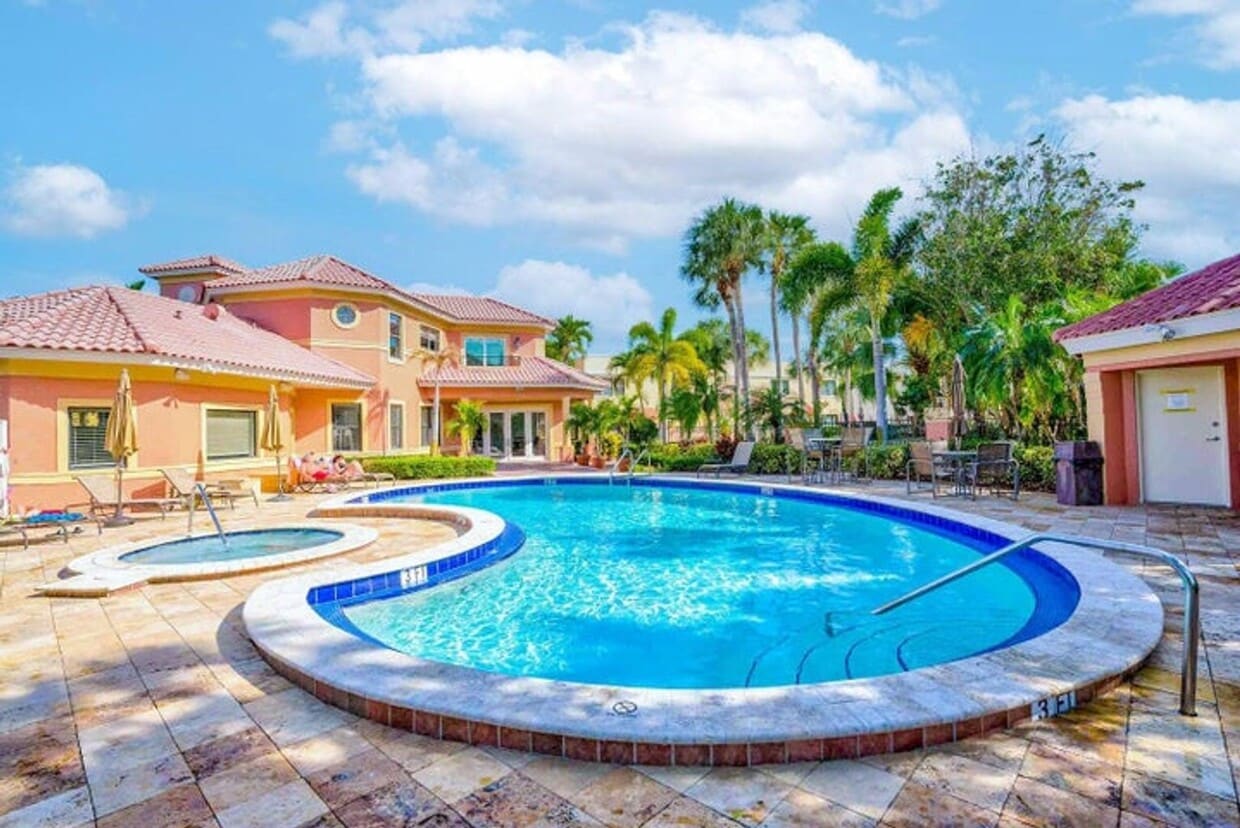 Photo - 200 Uno Lago Drive 105, Juno Beach, FL 33408