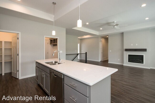 Building Photo - 5 br, 3 bath House - 175 Charles Drive
