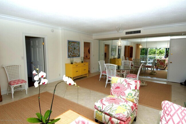 Foto del edificio - 250 Bradley Pl