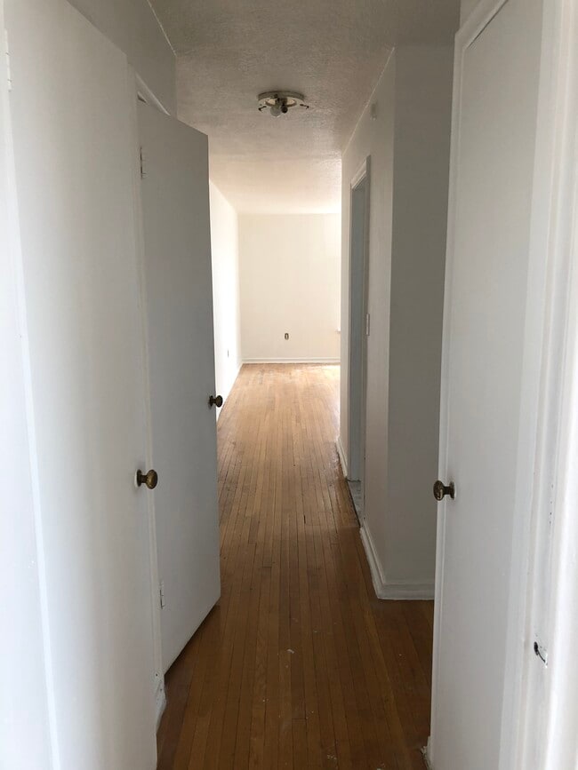 Building Photo - Large One Bedroom - Lake Ontario View