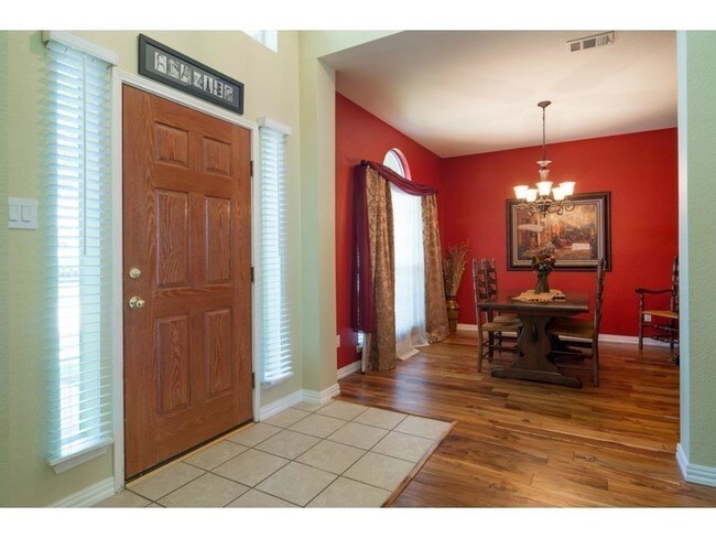 Building Photo - 5909 Vineyard Ln