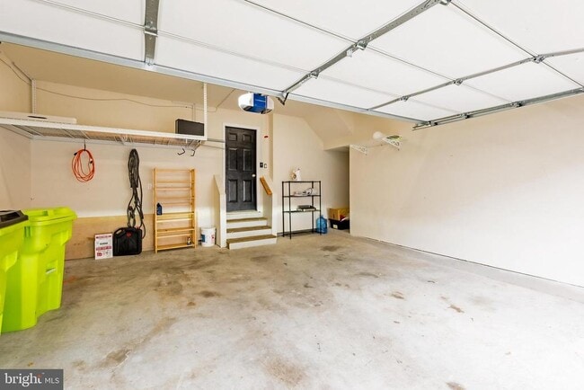 Building Photo - 3385 Beechcliff Dr