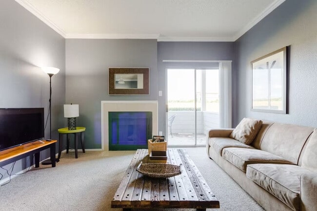 Foto del edificio - 12166 Metric Blvd