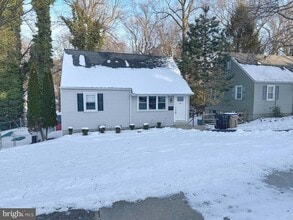 Building Photo - 133 N Line Rd