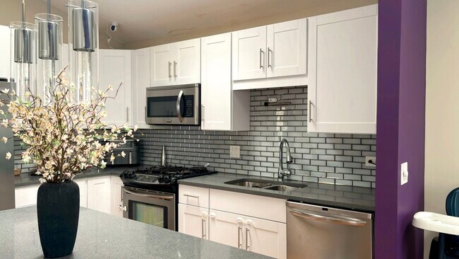 Building Photo - 341 Le Parc Cir