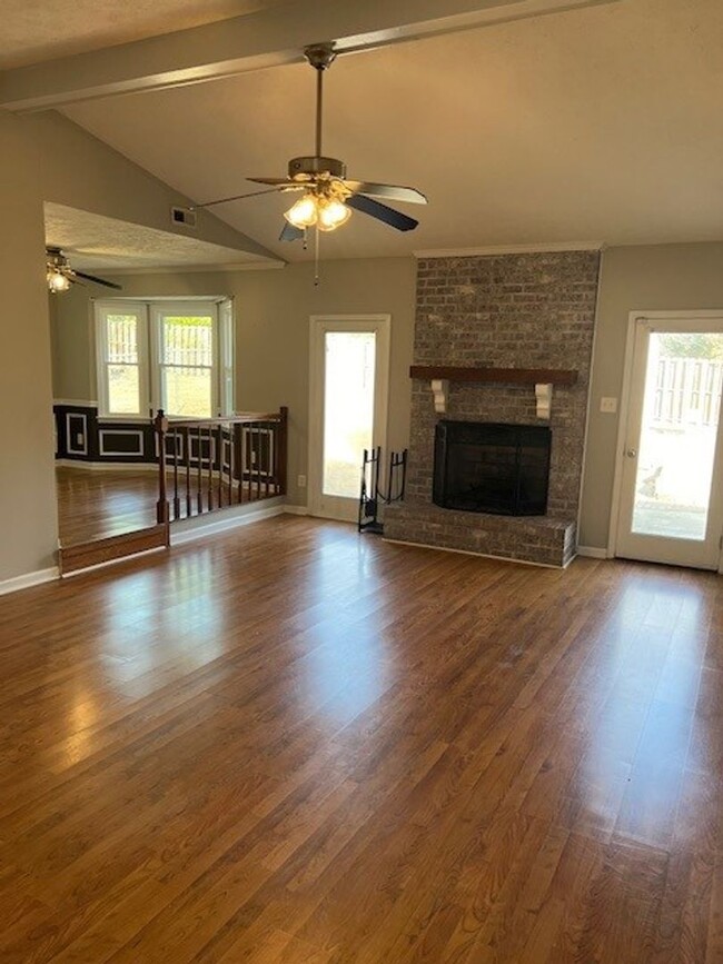 Building Photo - 6930 Bone Creek Dr