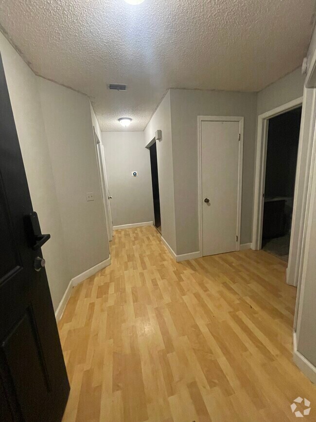 Fort Caroline Lakes Apartments under 900 Jacksonville, FL 3