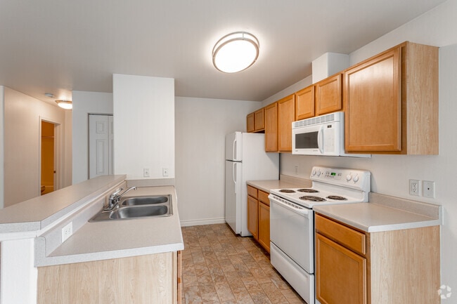 Bronze - 1BR, 1BA - 812 SF - Lion's Gate