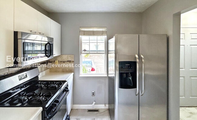 Building Photo - 2 Bed/1.5 Bath Condo with Washer/Dryer / P...