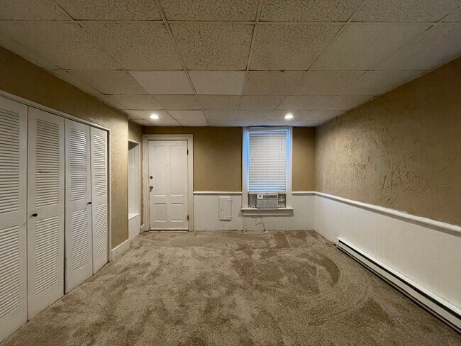 Building Photo - 883 Mulberry St