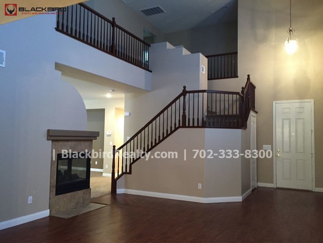 Building Photo - RV Parking - 4 bedroom 3 bath Large Two Story