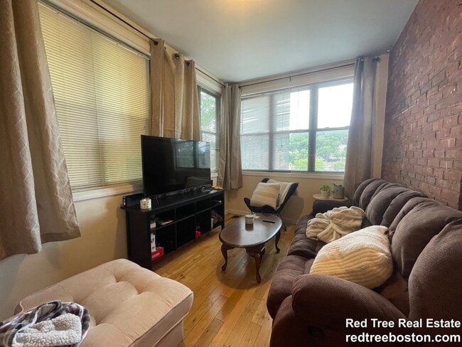 Foto del edificio - 195 Winthrop Rd