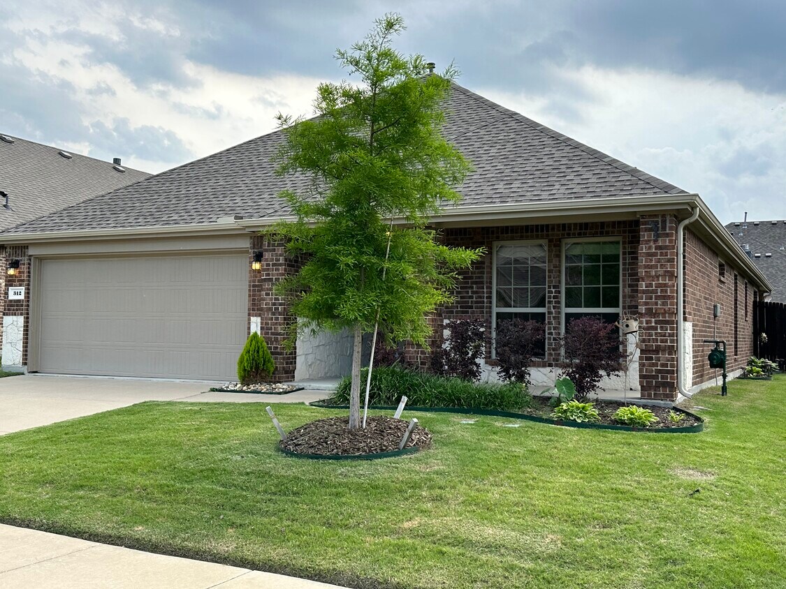 Front - 312 Rustic Oak Ln