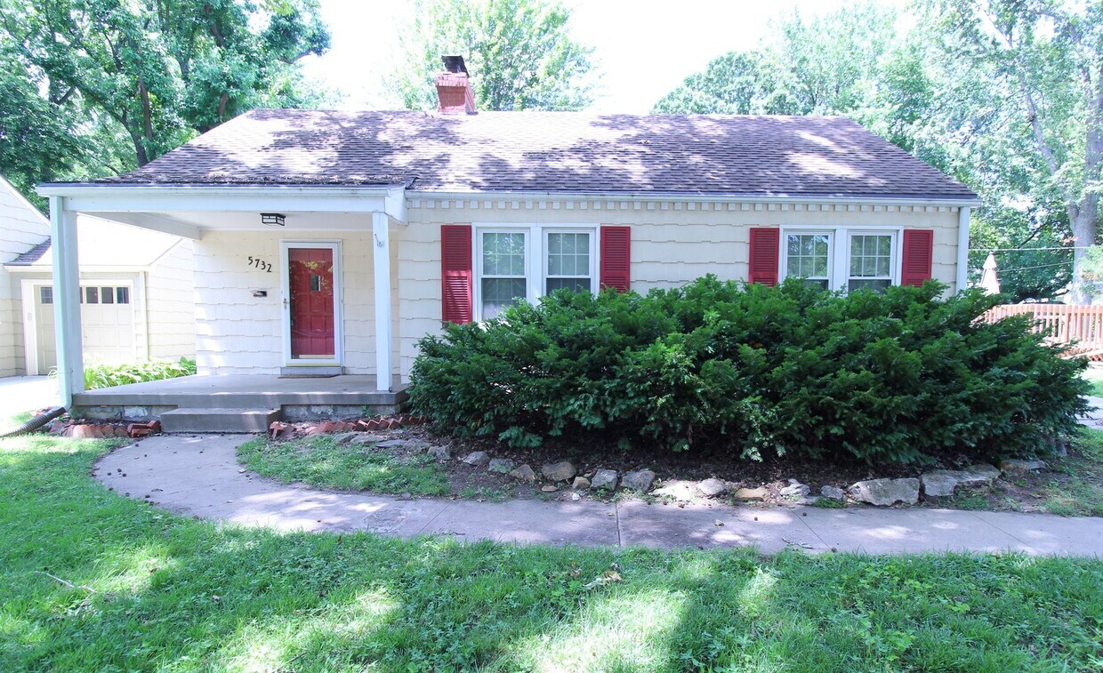 Primary Photo - 2 Bedroom 1 Bath Home In Roeland Park