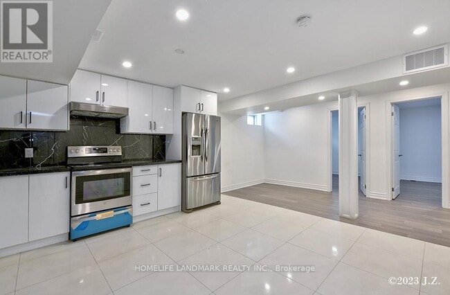 Building Photo - 17 Elderslie Cres