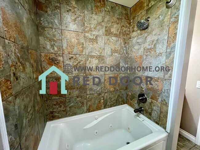 Foto del edificio - 2-Bedroom House with Finished Basement, an...