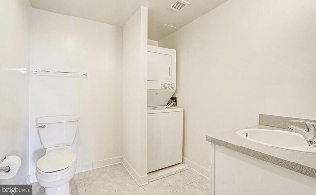 Foto del edificio - 7111 Woodmont Ave