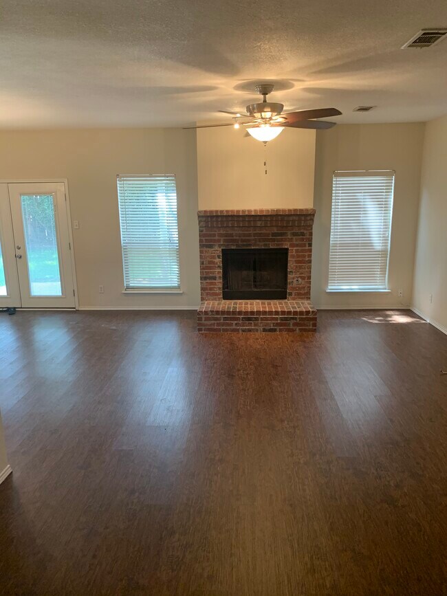 Foto del edificio - 1908 Bentwood Ct