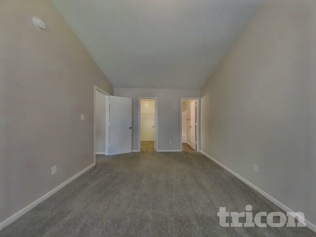 Building Photo - 6050 E Solitude Ct