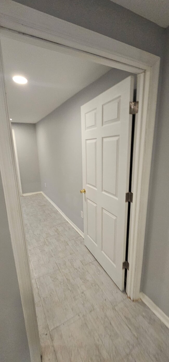 Building Photo - 132 Chesterfield Ave