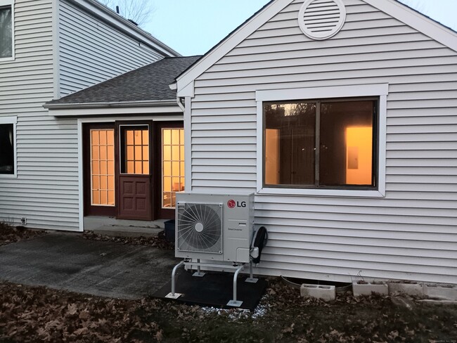 Foto del edificio - 35 Nutmeg Rd