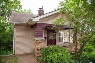 Building Photo - 601 Forest Ave