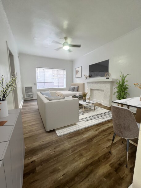 Building Photo - 687 Shatto Pl