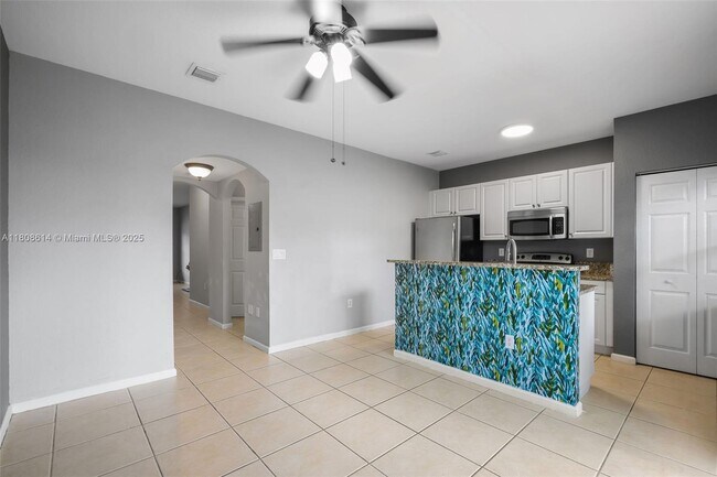SO FLO Real Estate Group 2741 SW 120th Ter # 305-3 MIRAMAR, FL - 2741 SW 120th Ter