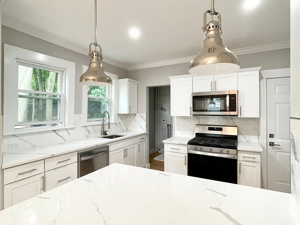 17 Circuit Ave Unit 1, Newton, MA 02461 Condo for Rent in Newton, MA